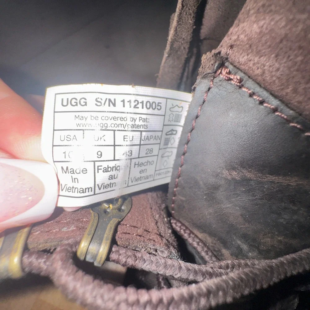 UGG Men's Biltmore Mid‎ Boots in a dark brown leather regular toe Size 10